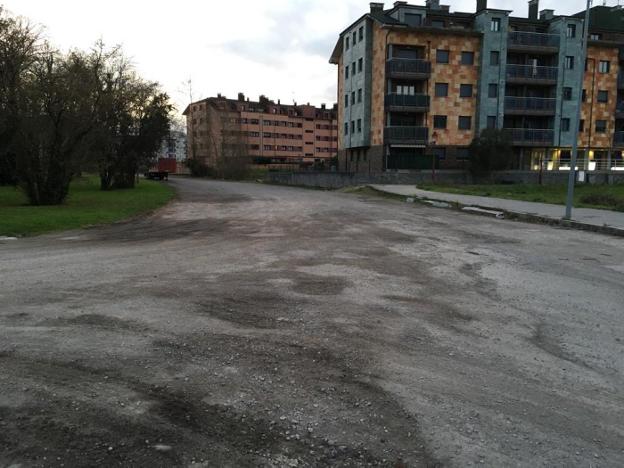 Estado en el que se encuentra actualmente la calle La Oliva, en Villaviciosa. 