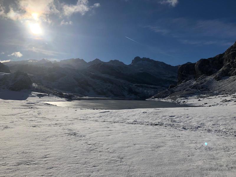 Valgrande-Pajares, Fuentes de Invierno y San Isidro han amanecido este jueves cubiertos de un manto blanco