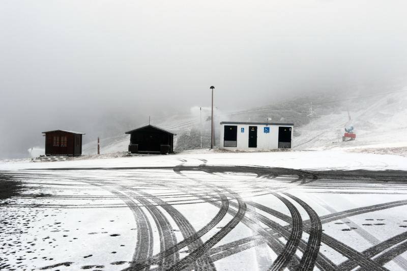 Valgrande-Pajares, Fuentes de Invierno y San Isidro han amanecido este jueves cubiertos de un manto blanco