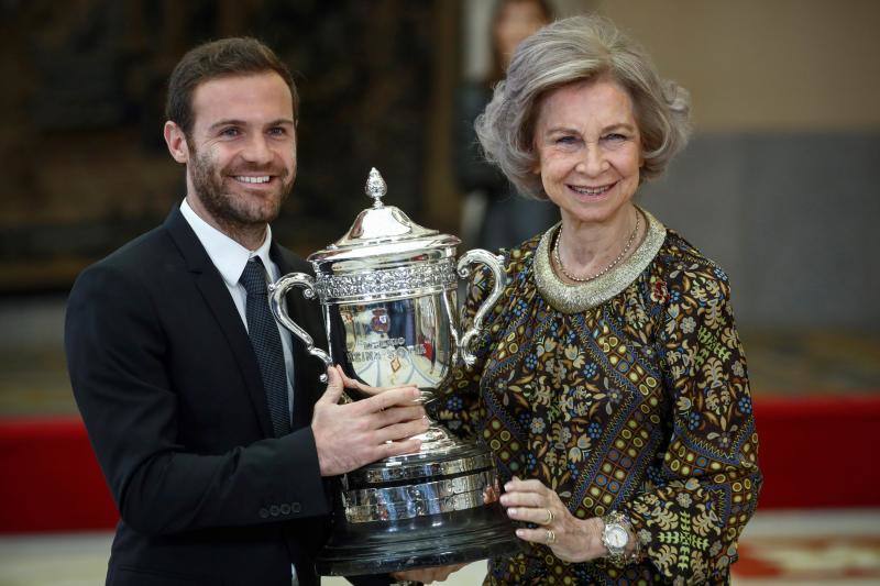 La ceremonia se celebró en el Palacio de El Pardo de Madrid y fue presidida por los Reyes Felipe y Letizia. Rafa Nadal, Sandra Sánchez, Jon Rahm o María Vicente fueron otros de los premiados.