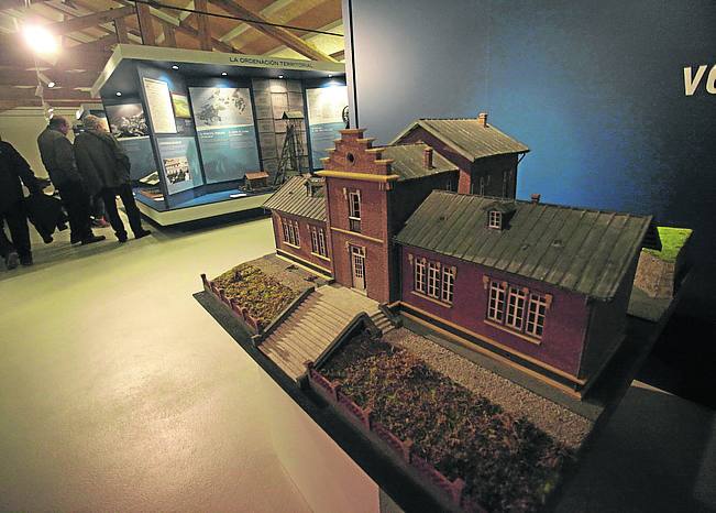 Mina de Arnao, Arnao. Acceso en coche por Piedras Blancas. Entradas 4,5€, niños 3,5€. Cierra los lunes. Telf.:985507799.