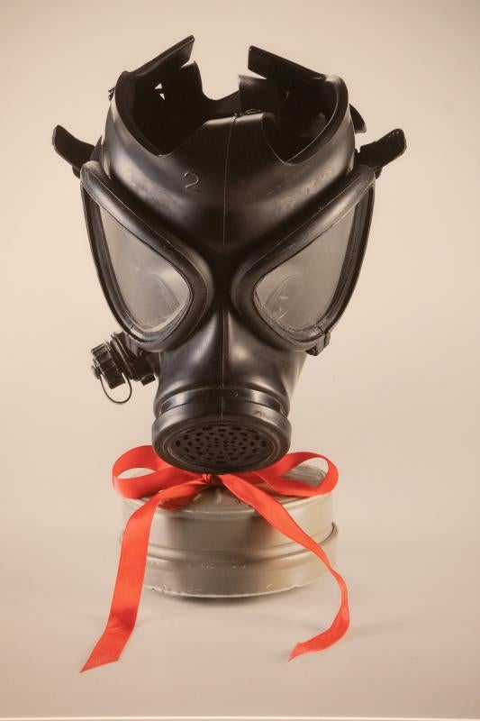 La fotógrafa iraní Shadi Ghadirian expone varias de sus series en el auditorio, en las que muestra con acidez la realidad de Irán y, especialmente, de las mujeres en el país.