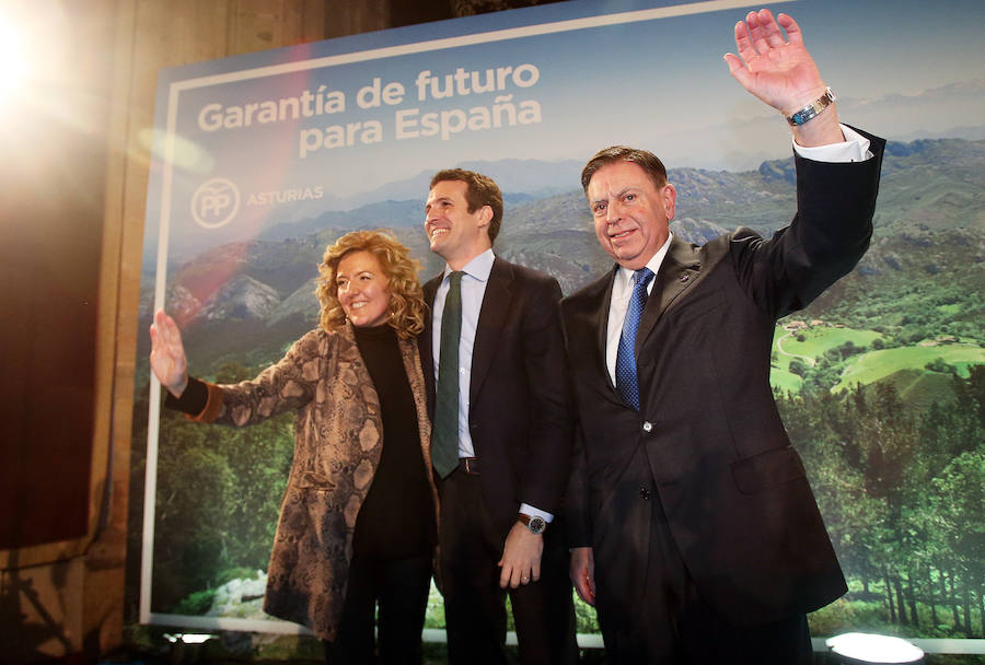 El presidente del PP acude al Hotel de la Reconquista en el que ha tenido lugar el acto oficial de presentación de Teresa Mallada como candidata a la Presidencia del Principado y de Alfredo Canteli como candidato al Ayuntamiento de la capital asturiana