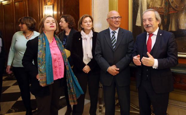 Ana Taboada y Wencesalo López, tras la reunión con Defensa.