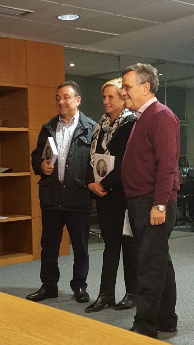 Orlando Moratinos, Leonor González y San Baldomero Úcar. :: E. C.