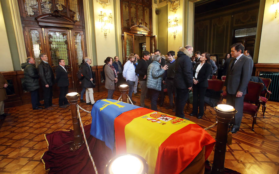 El Parlamento asturiano dio su último adiós al expresidente regional 