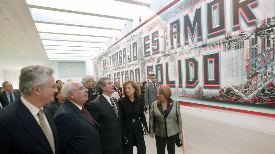 Sus etapas como alcalde de Gijón y presidente del Principado, sus cargos en el Ministerio de Educación o como senador socialista han dejado numerosas imágenes históricas del socialista gijonés.