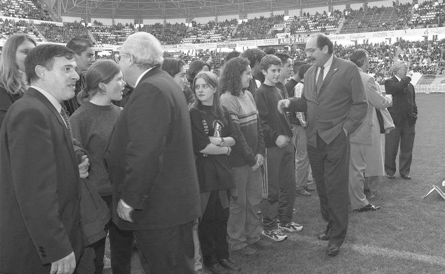 Vicente Álvarez Areces, como primer edil de Gijón, fue fundamental para facilitar la transformación del Sporting en Sociedad Anónima Deportiva y evitar su desaparición