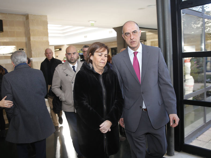 Su viuda, Soledad Saavedra, estuvo acompañada del Presidente del Principado de Asturias, Javier Fernández, familiares y amigos