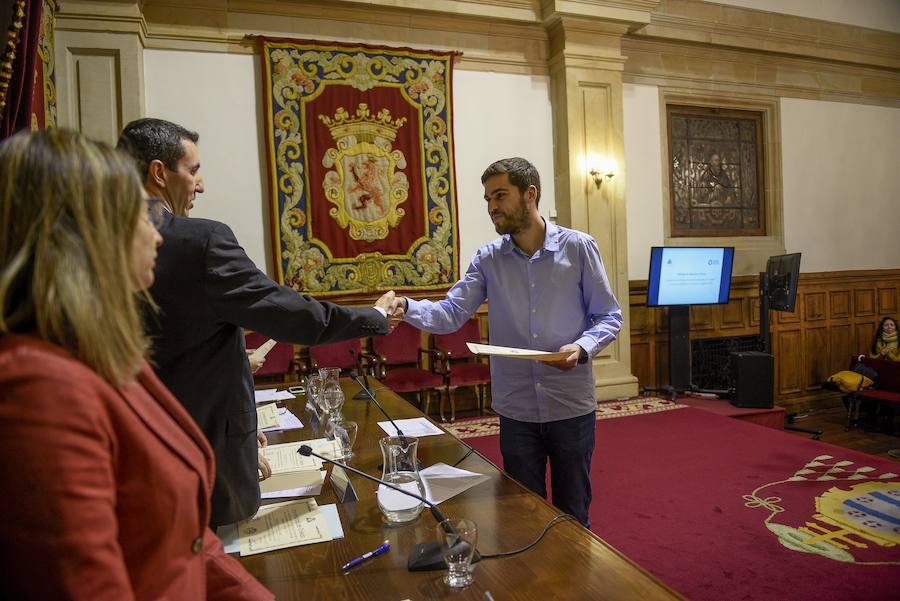 El acto académico de entrega de diplomas de la Escuela de Ingeniería Informática de Oviedo tuvo lugar en Paraninfo del Edificio Histórico y estuvo presidido por la vicerrectora de Recursos Materiales y Tecnológicos de la Universidad de Oviedo.