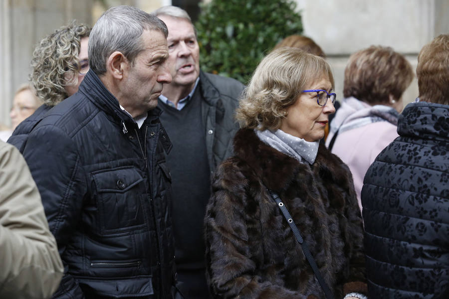 La capilla ardiente se trasladó, esta mañana, de la Junta General al Ayuntamiento de Gijón donde permanecerá hasta las 19 horas de viernes