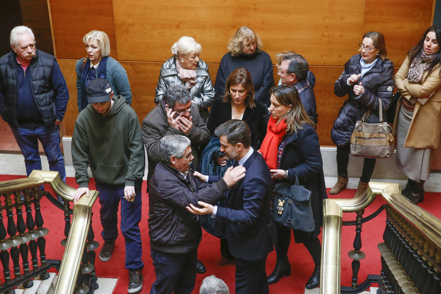 La capilla ardiente se trasladó, esta mañana, de la Junta General al Ayuntamiento de Gijón donde permanecerá hasta las 19 horas de viernes