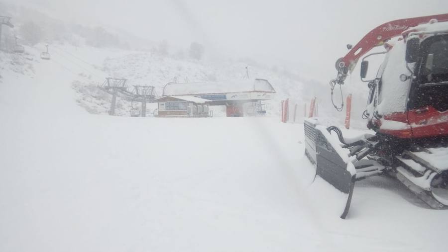 Las estaciones de esquí siguen cerradas el fin de semana a la espera de más nieve