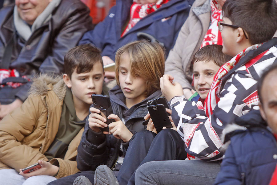 Fotos: ¿Estuviste en el Sporting - Alcorcón? ¡Búscate!