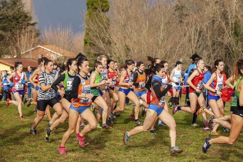 Moha Bakkali (Universidad) e Isabel Barreiro (Gijón Atletismo) han logrado los triunfos individuales Campeonato de Asturias de Cross Largo por Clubes, disputado en Perlora. Han participado más de 270 atletas.