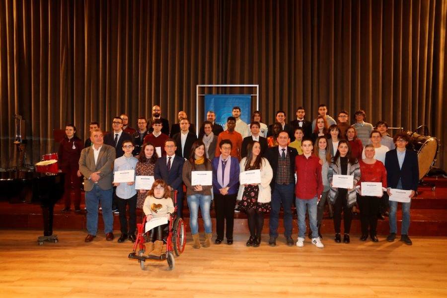 El consejero de Educación y Cultura, Genaro Alonso, participó este lunes en la entrega de premios al alumnado de Educación Secundaria Obligatoria y de los galardones extraordinarios de Bachillerato, Enseñanzas Artísticas y Formación Profesional.