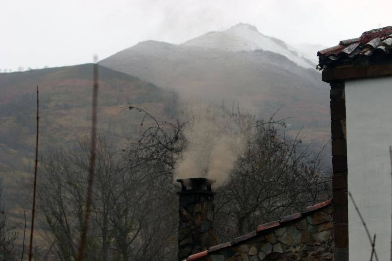 La región se mantiene en situación de prealerta por nevadas con un despliegue especial de máquinas quitanieves. 