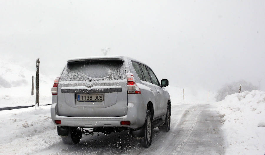 La región se mantiene en situación de prealerta por nevadas con un despliegue especial de máquinas quitanieves. 