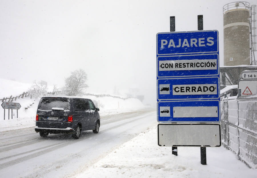 La región se mantiene en situación de prealerta por nevadas con un despliegue especial de máquinas quitanieves. 