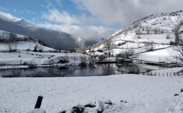 Asturias encara un temporal de nieve con espesores de hasta 35 centímetros