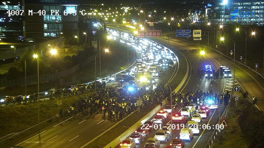 Los taxistas volvieron a cortar la M-40 a la altura de Ifema en ambos sentidos en plena hora punta.