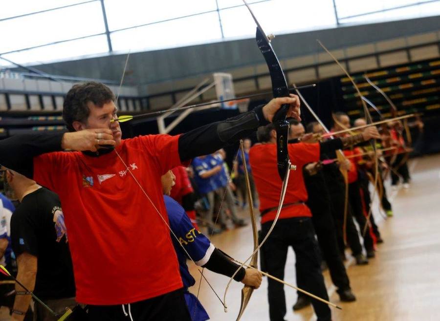 El regional estrenó en el polideportivo de La Felguera la modalidad de arco desnudo con dos participantes.