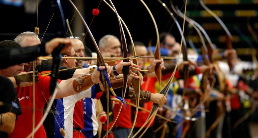 El regional estrenó en el polideportivo de La Felguera la modalidad de arco desnudo con dos participantes.