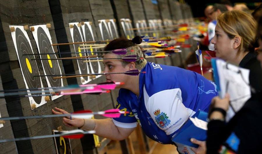 El regional estrenó en el polideportivo de La Felguera la modalidad de arco desnudo con dos participantes.