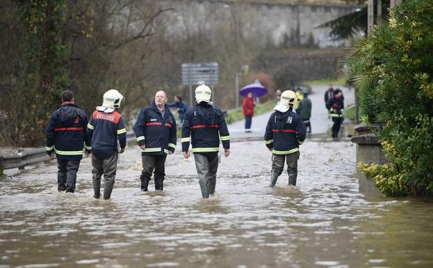 Cortada la AS-233 hacia Avilés desde Trubia