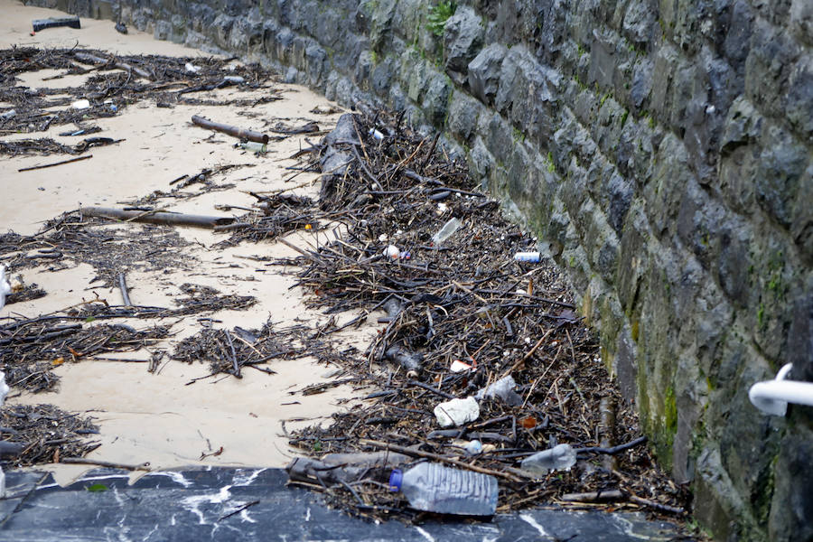 El Piles al límite de su capacidad baja con las aguas turbias y las consecuencias del temporal se dejan ver en distintos puntos de la ciudad