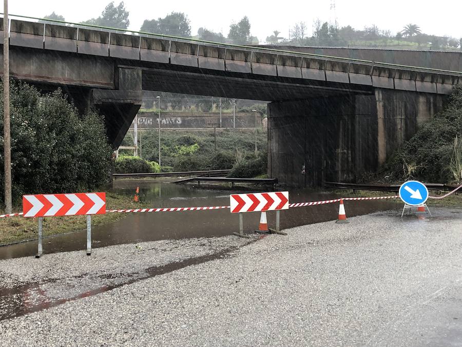 El Piles al límite de su capacidad baja con las aguas turbias y las consecuencias del temporal se dejan ver en distintos puntos de la ciudad