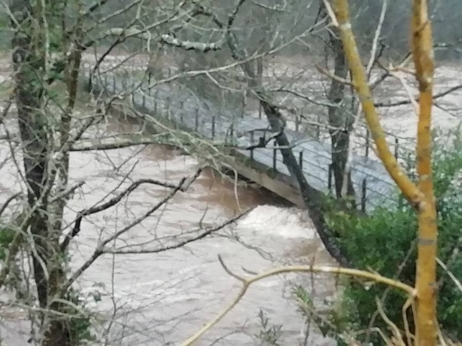 Las fuertes lluvias provocan el desbordamiento de estos dos ríos