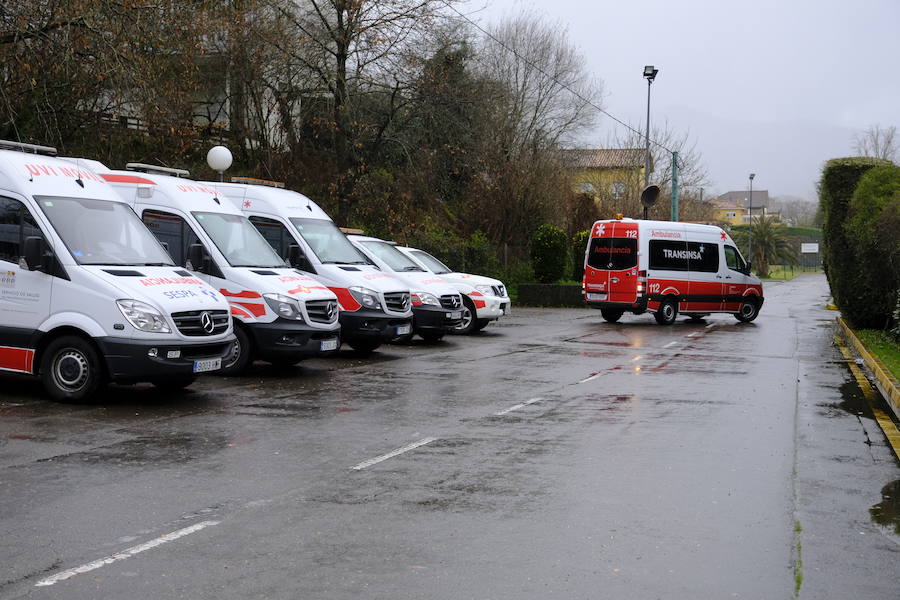 Medio centenar de personas son trasladadas a otros centros hospitalarios de la región ante la posibilidad de un desbordamiento de los ríos que inunde el hospital de Arriondas