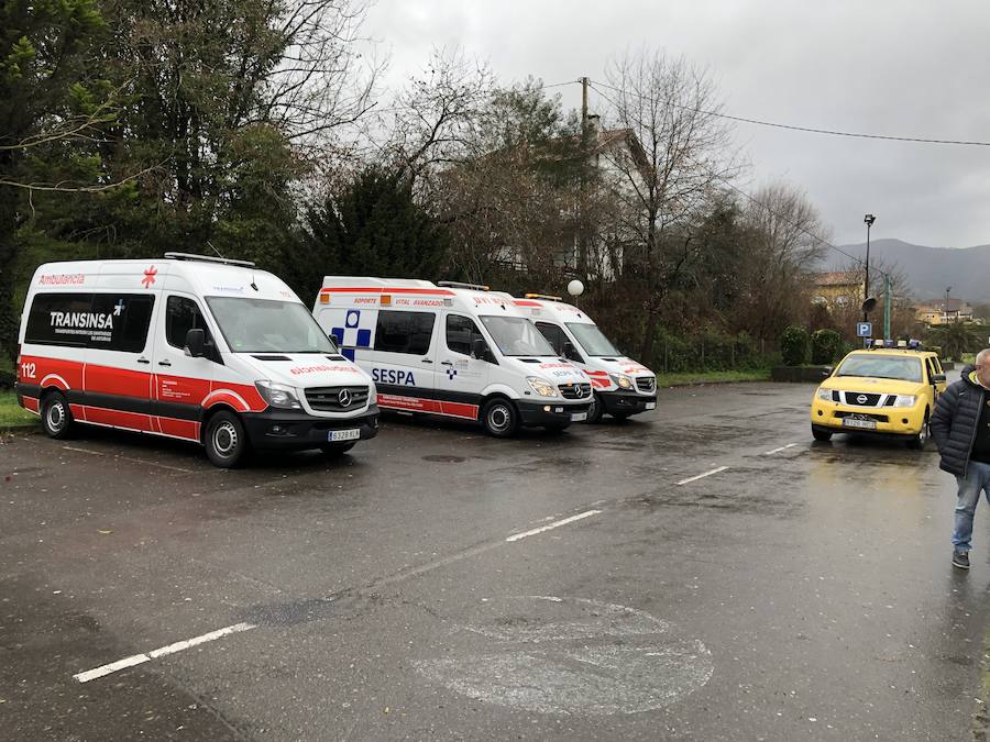 Medio centenar de personas son trasladadas a otros centros hospitalarios de la región ante la posibilidad de un desbordamiento de los ríos que inunde el hospital de Arriondas