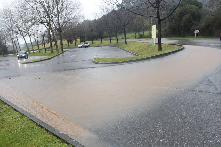 Fotos: La lluvia se ceba con la capital asturiana