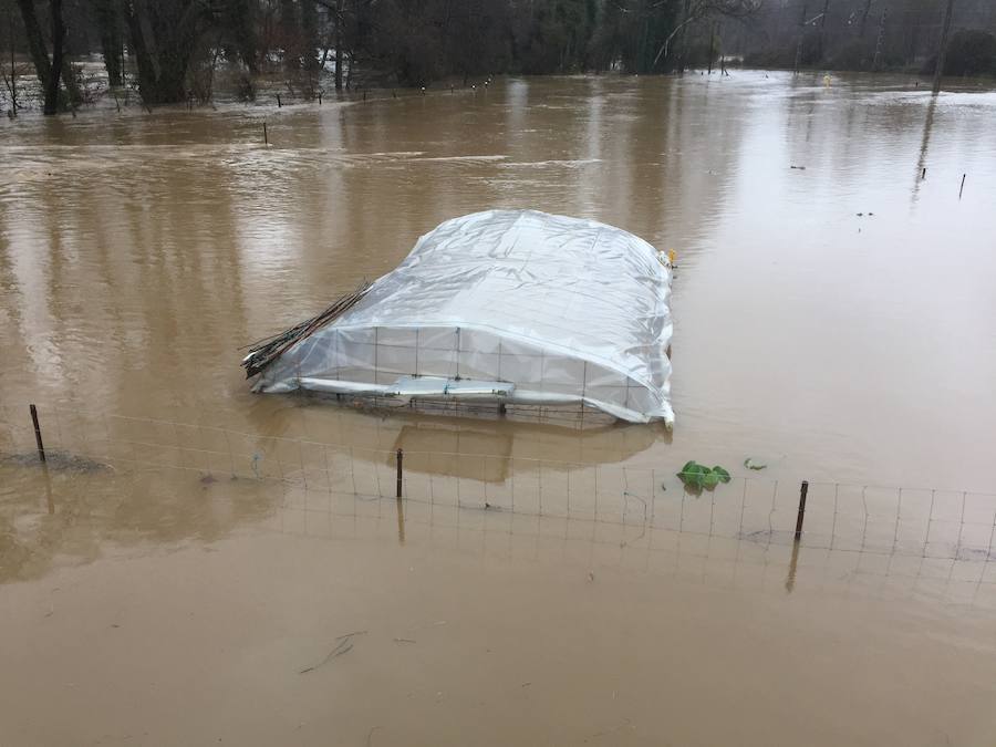 Cuatro muertos, calles anegadas por toda la región, cortes de varias carreteras, centros educativos cerrados y la evacuación preventiva de la central térmica de Lada, entre los múltiples incidentes de las inundaciones.