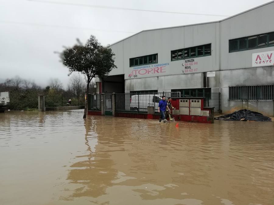 Cuatro muertos, calles anegadas por toda la región, cortes de varias carreteras, centros educativos cerrados y la evacuación preventiva de la central térmica de Lada, entre los múltiples incidentes de las inundaciones.