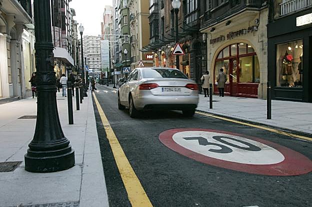 Zona 30 en la calle de los Moros. 