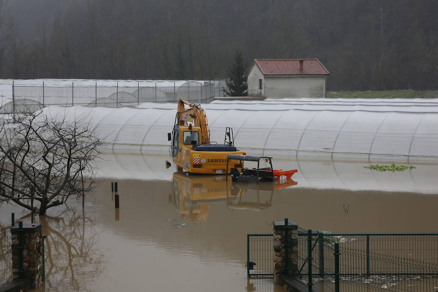 La crecida del río paralizó la central térmica de Lada y mantiene a una gran preocupación entre los vecinos de las Cuencas.