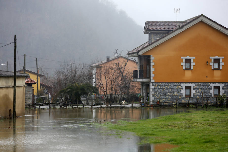 La crecida del río paralizó la central térmica de Lada y mantiene a una gran preocupación entre los vecinos de las Cuencas.