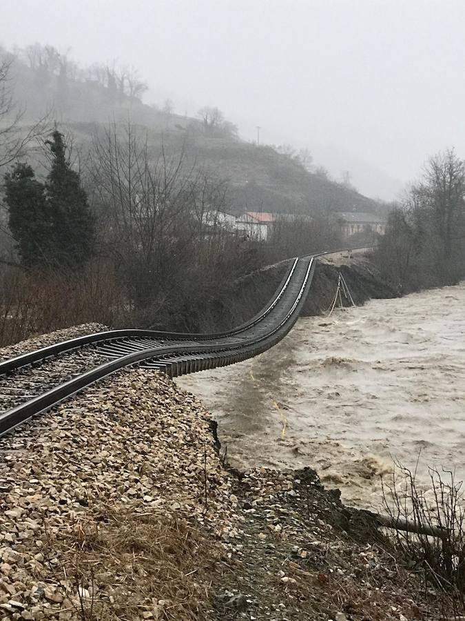 Cuatro muertos, calles anegadas por toda la región, cortes de varias carreteras, centros educativos cerrados y la evacuación preventiva de la central térmica de Lada, entre los múltiples incidentes de las inundaciones.