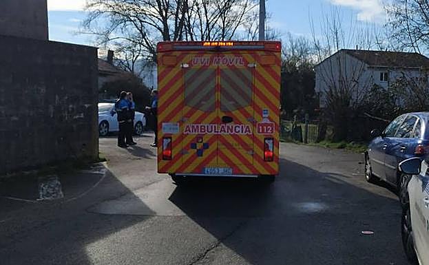 Una ambulancia, en el lugar de los hechos.