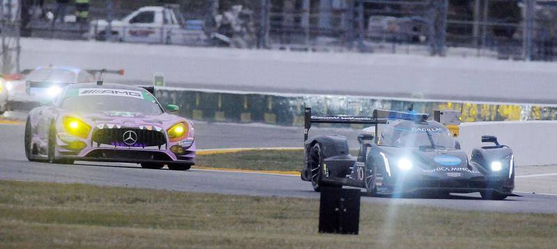 El protagonismo del asturiano fue absoluto en la victoria del equipo Wayne Taylor Racing en una edición marcada por la lluvia.