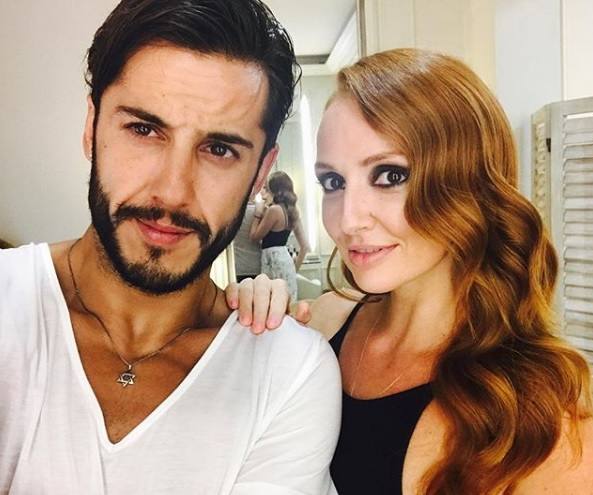 Con la televisiva actriz Cristina Castaño.