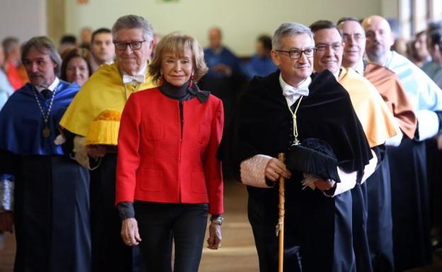 María Teresa Fernández de la Vega y Santiago García Granda.