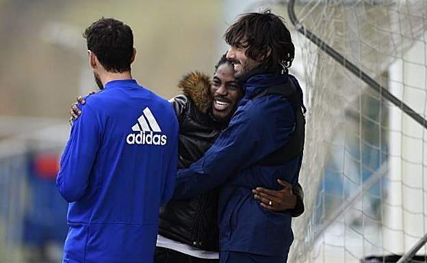 Boateng se despide de los compañeros y de la afición