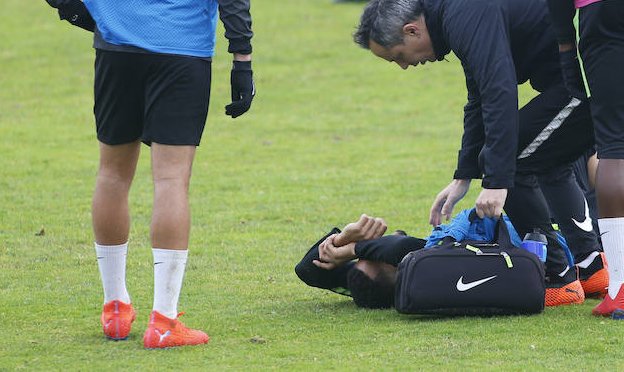 El delantero del Sporting Blackman se lesiona y es duda ante el Extremadura