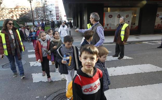 «Encantados» de ir andando al cole