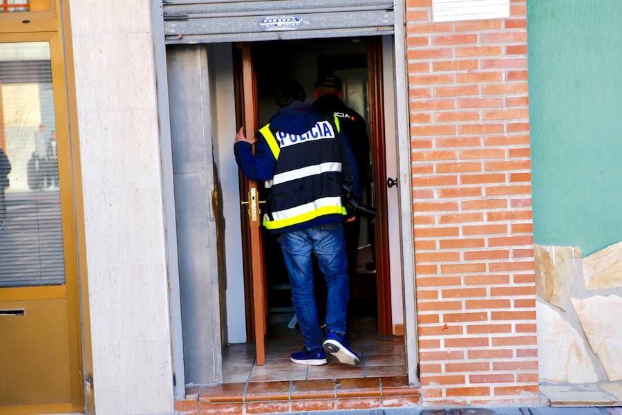 Una mujer ha sido apuñalada en la mañana de este miércoles en un pub de la calle Monte Naranco de Lugones. Agentes de la Policía Nacional y Local investigan el suceso.