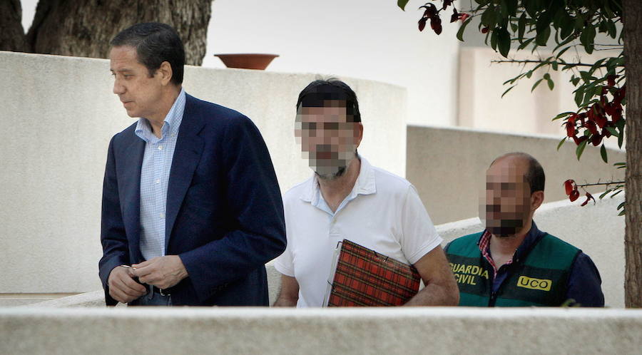 Eduardo Zaplana en una imagen de archivo momentos previos al registro de su chalé de Benidorm en mayo de 2018